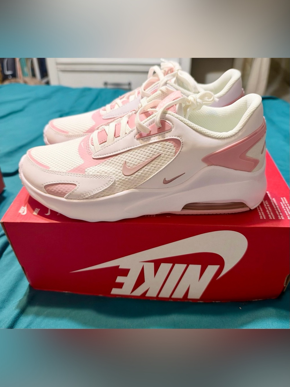 WMNS NIKE AIR MAX BOLT